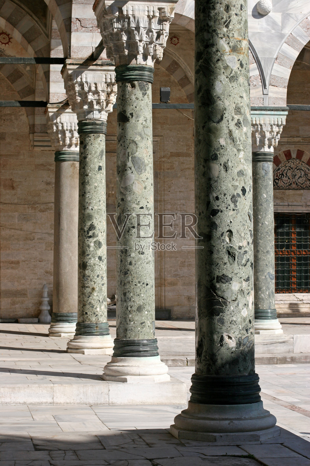 清真寺的古老大理石柱子照片摄影图片