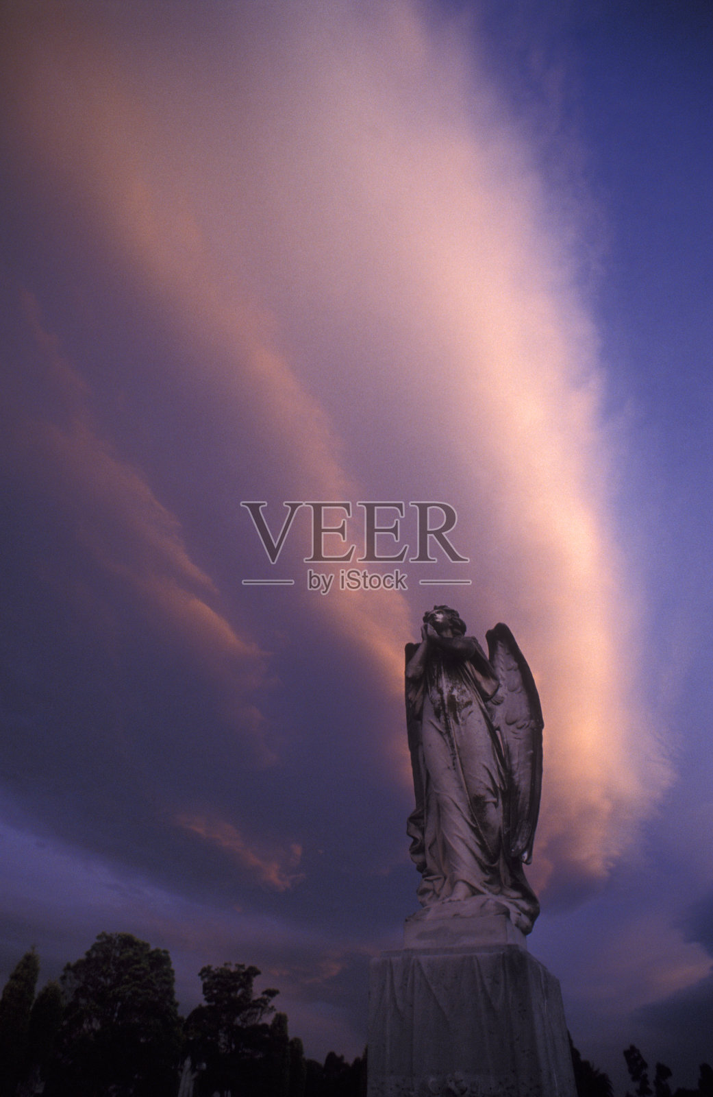 天使在墓碑上照片摄影图片