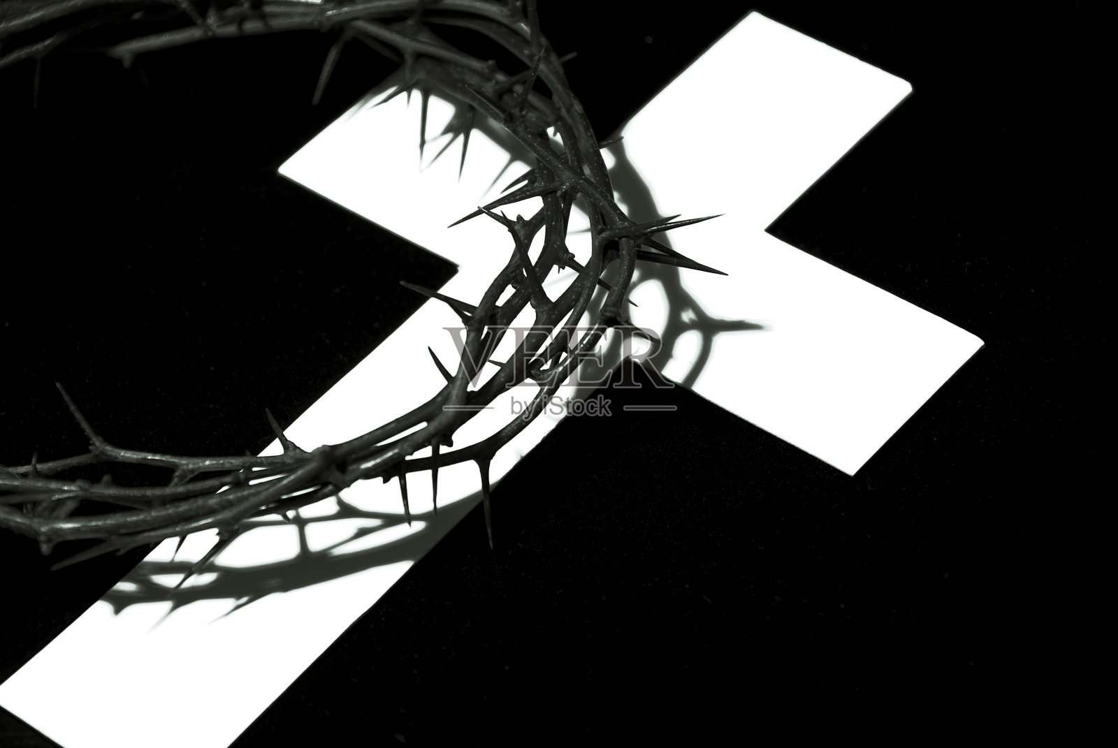 荆棘和十字架的王冠照片摄影图片