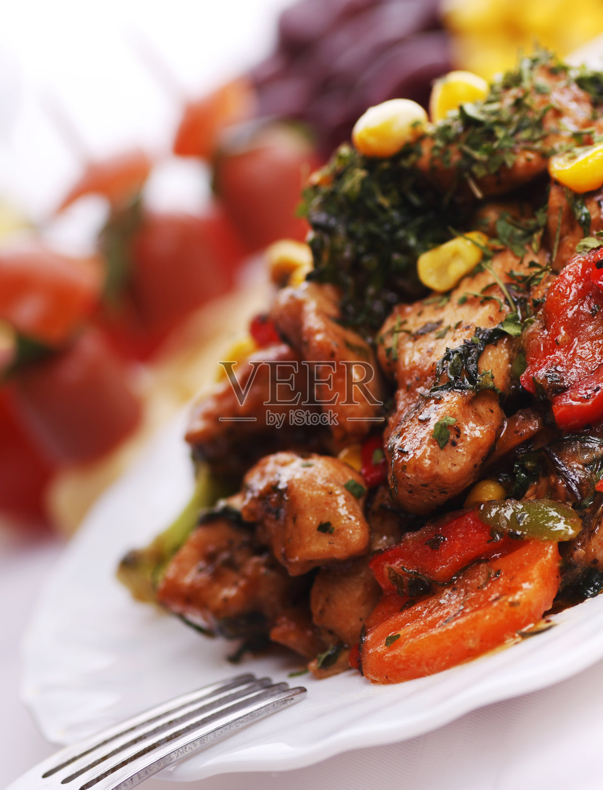 辣鸡胸菜配蔬菜照片摄影图片