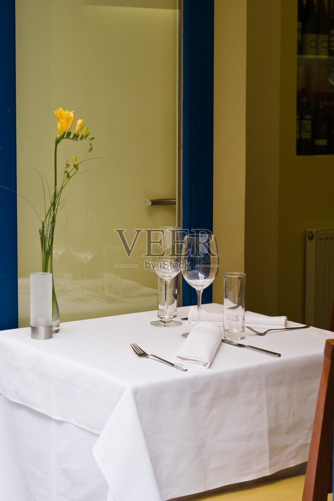 表在餐厅照片摄影图片