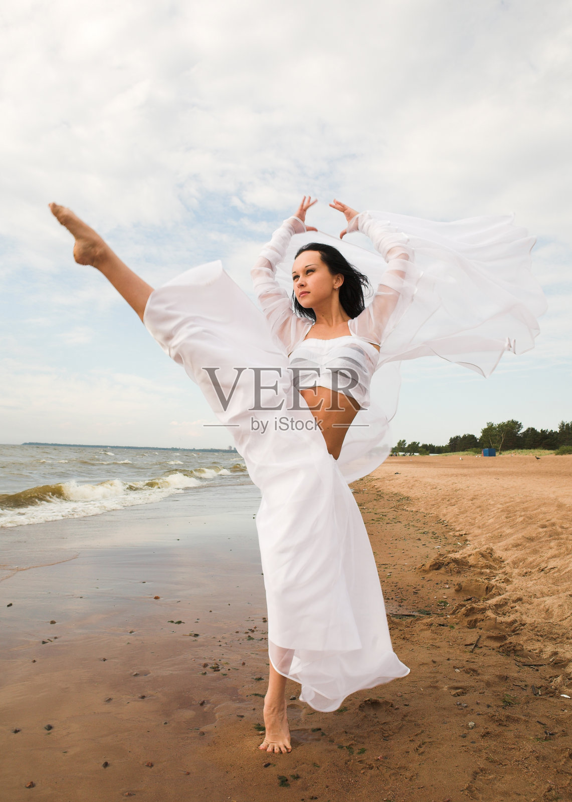 沙滩上的白色天使照片摄影图片