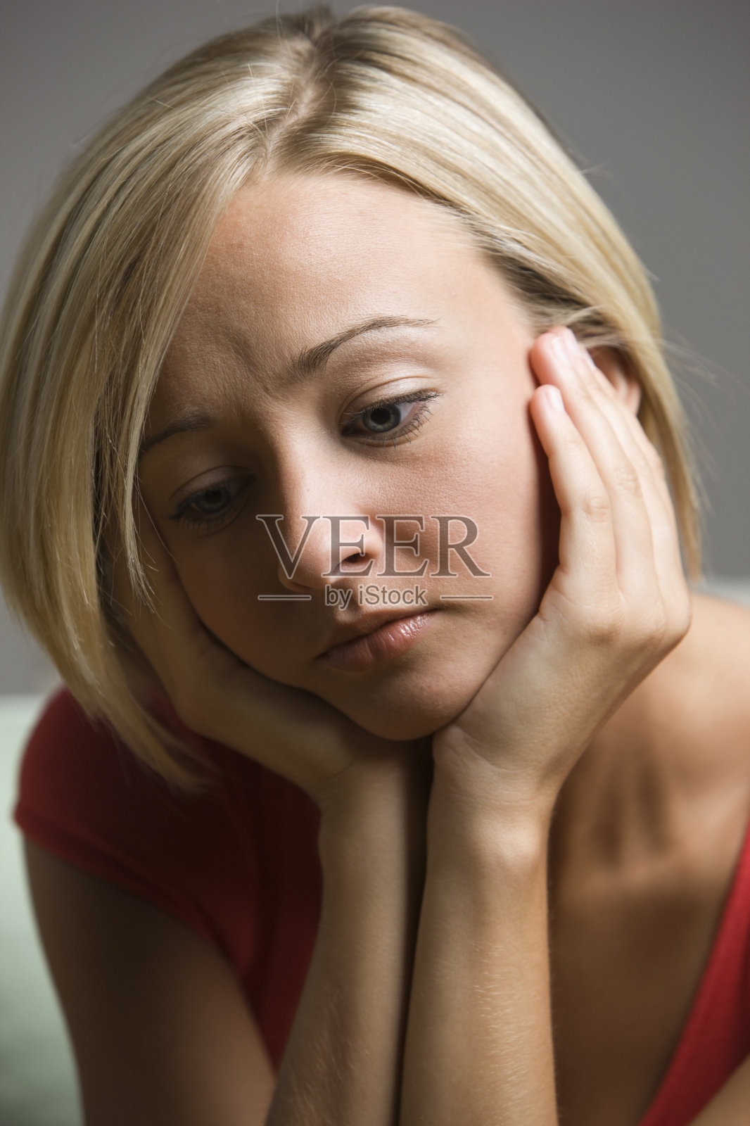 忧伤的女人照片摄影图片