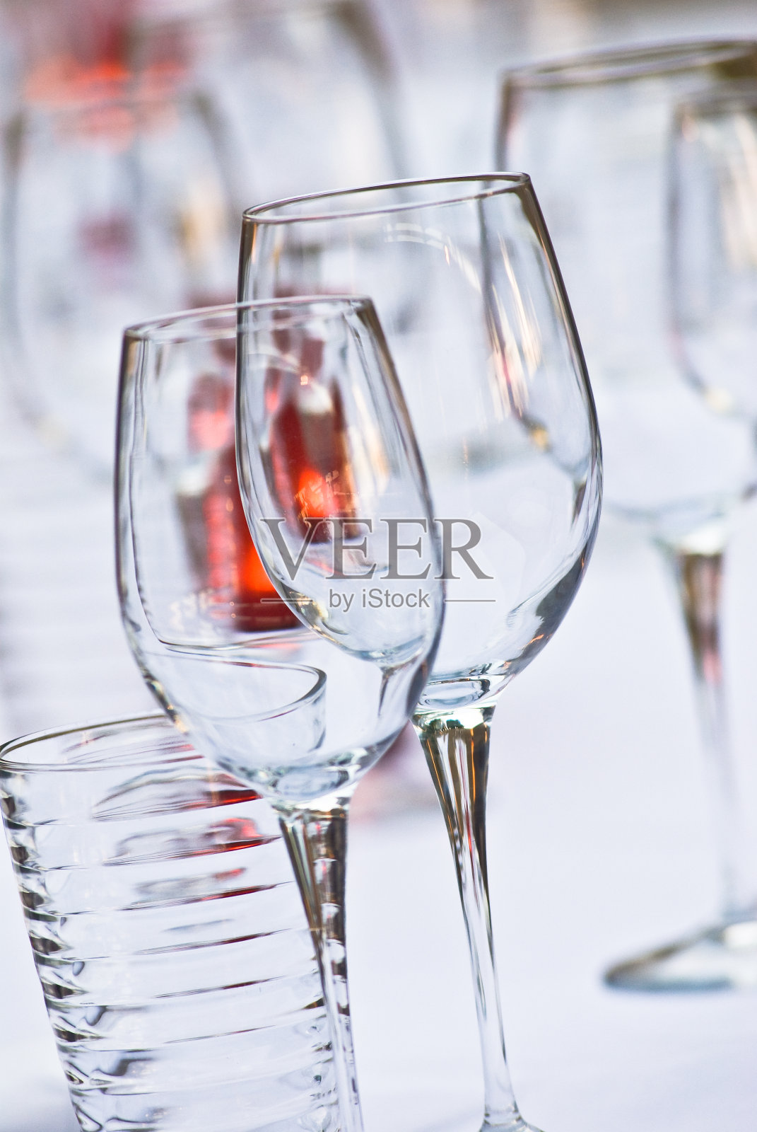 玻璃器皿上的表照片摄影图片