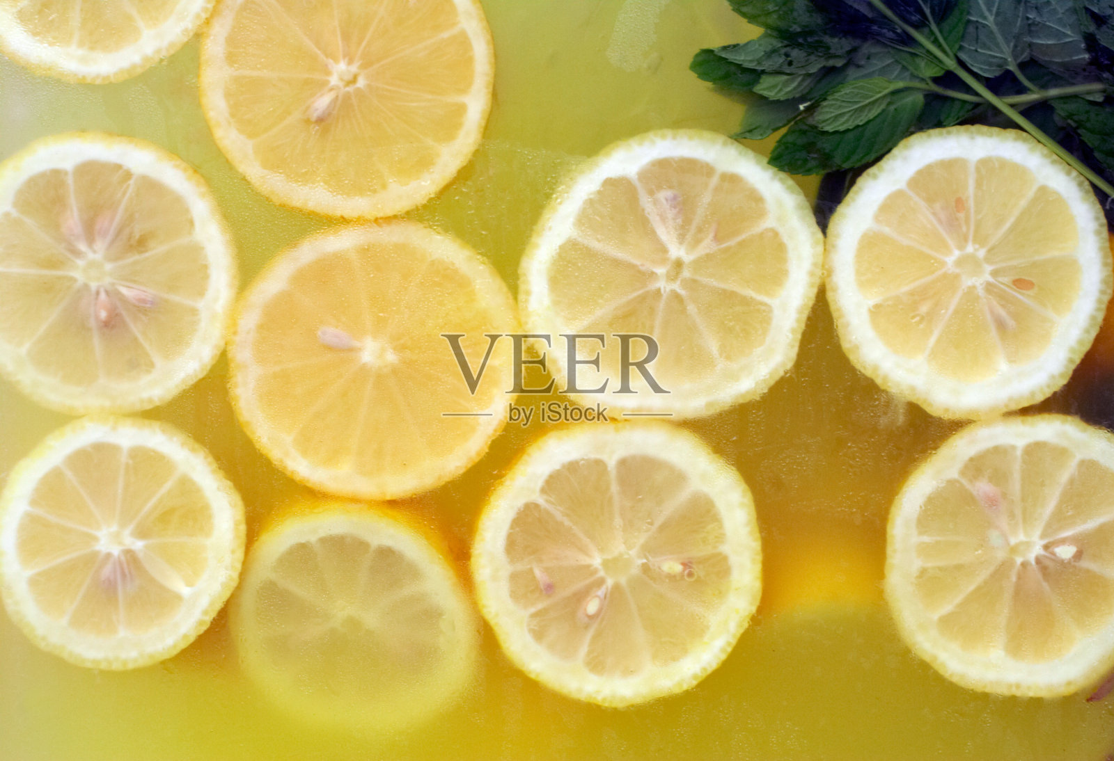 天然自制薄荷柠檬水照片摄影图片