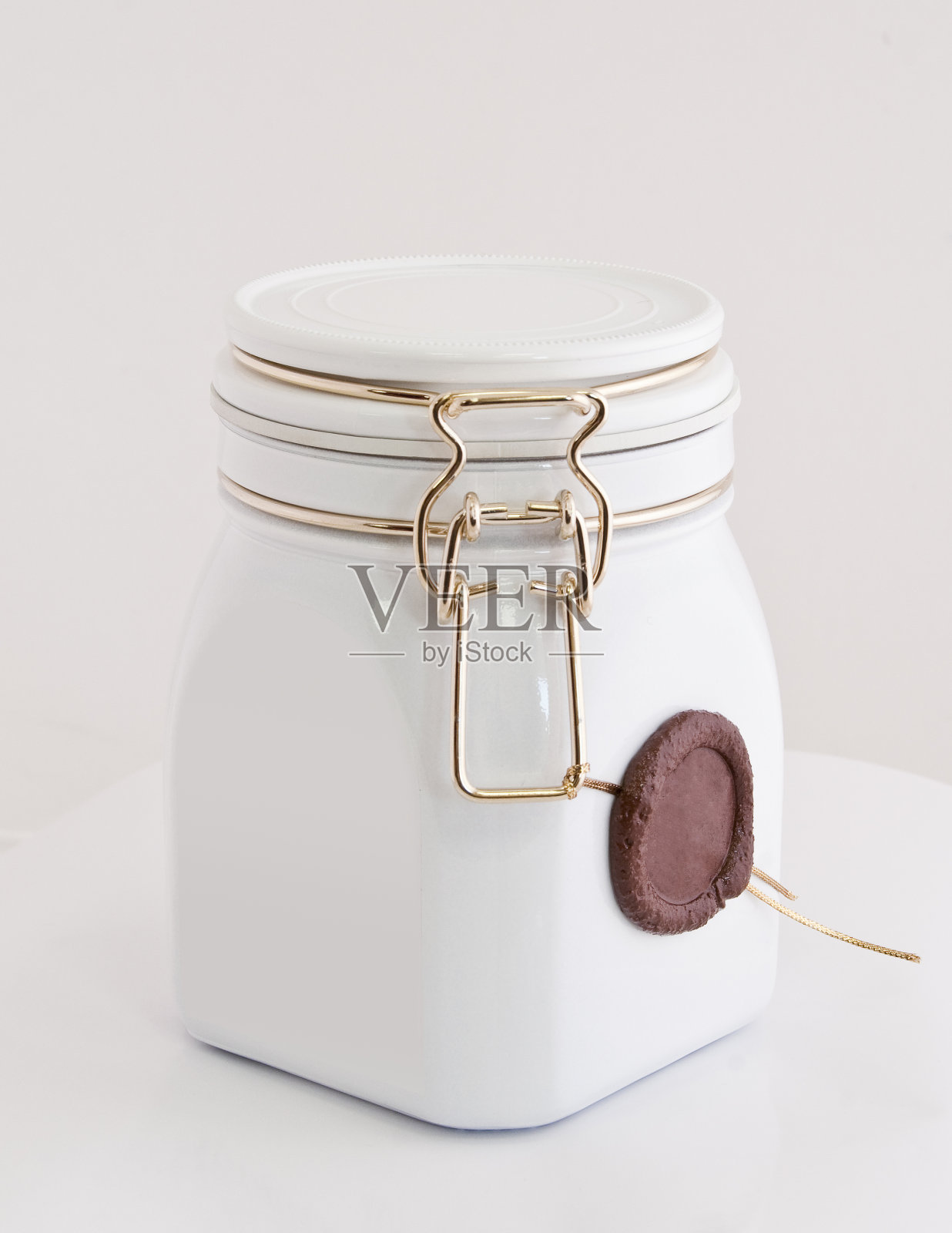 玻璃罐与密封在白色背景照片摄影图片