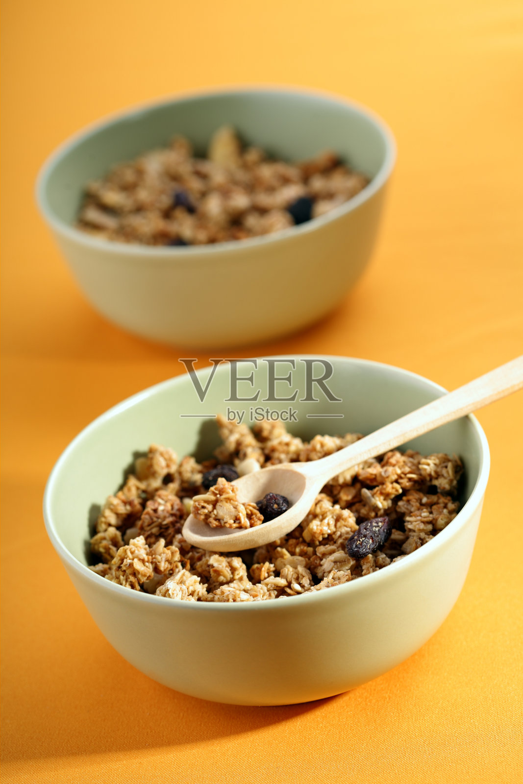 一碗麦片，健康的早餐照片摄影图片