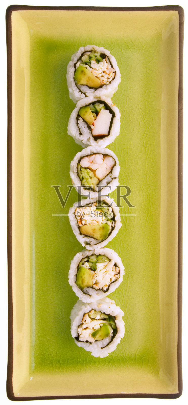 寿司和一个绿色的盘子孤立在白色上照片摄影图片