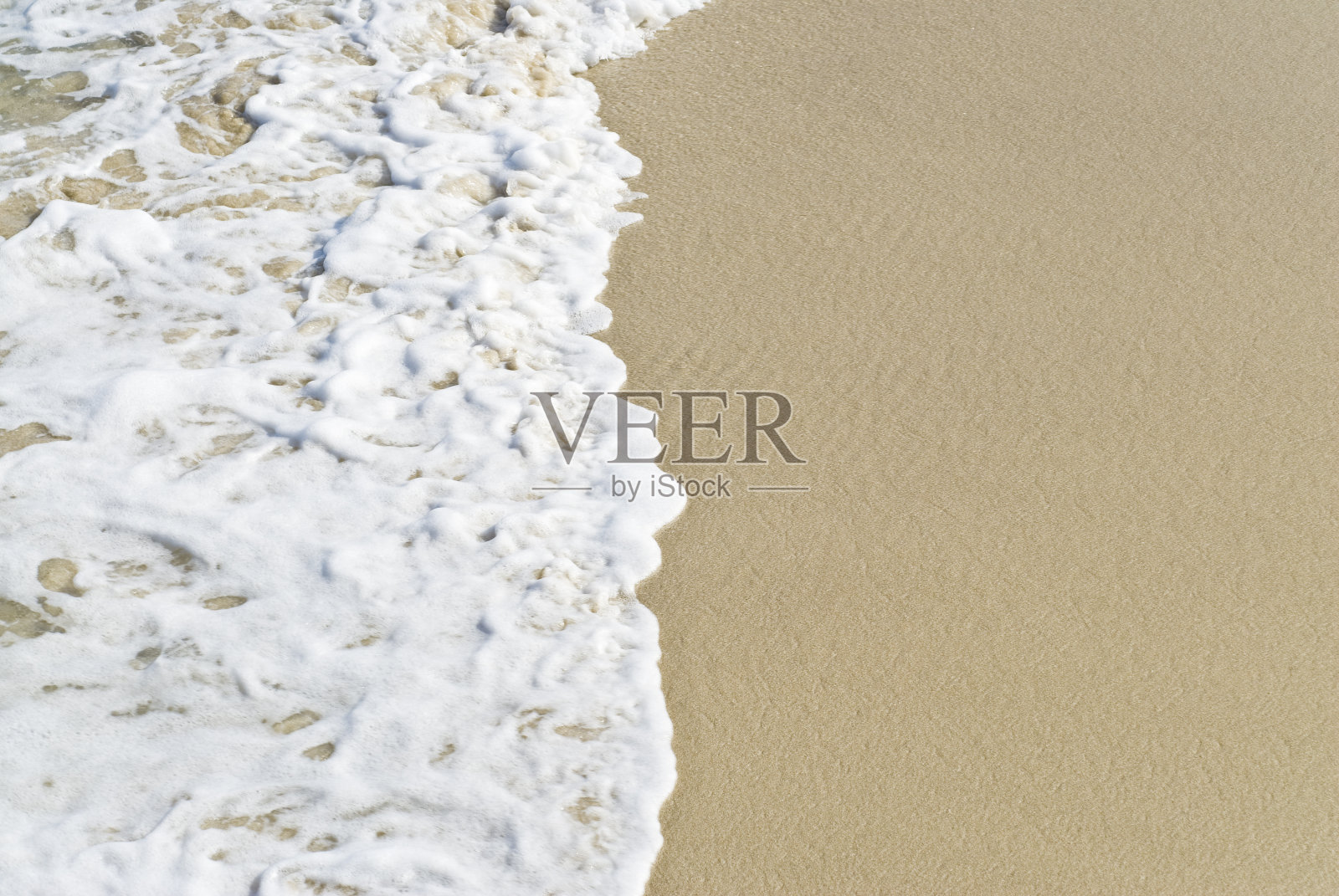 海滩上的波浪照片摄影图片