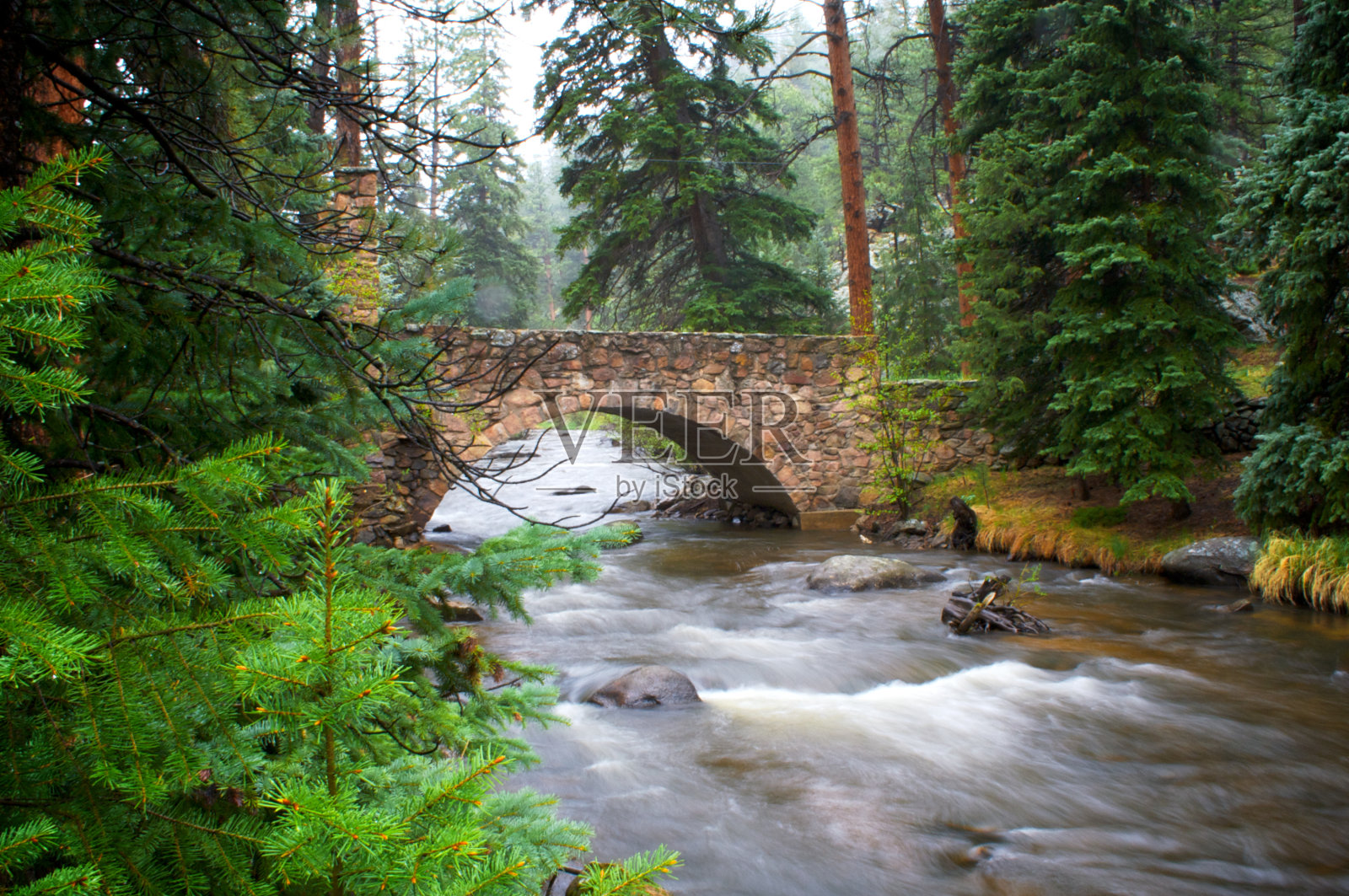 河上的石桥照片摄影图片