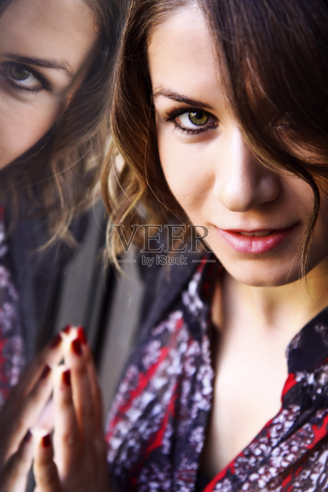 绿色眼睛的女孩照片摄影图片