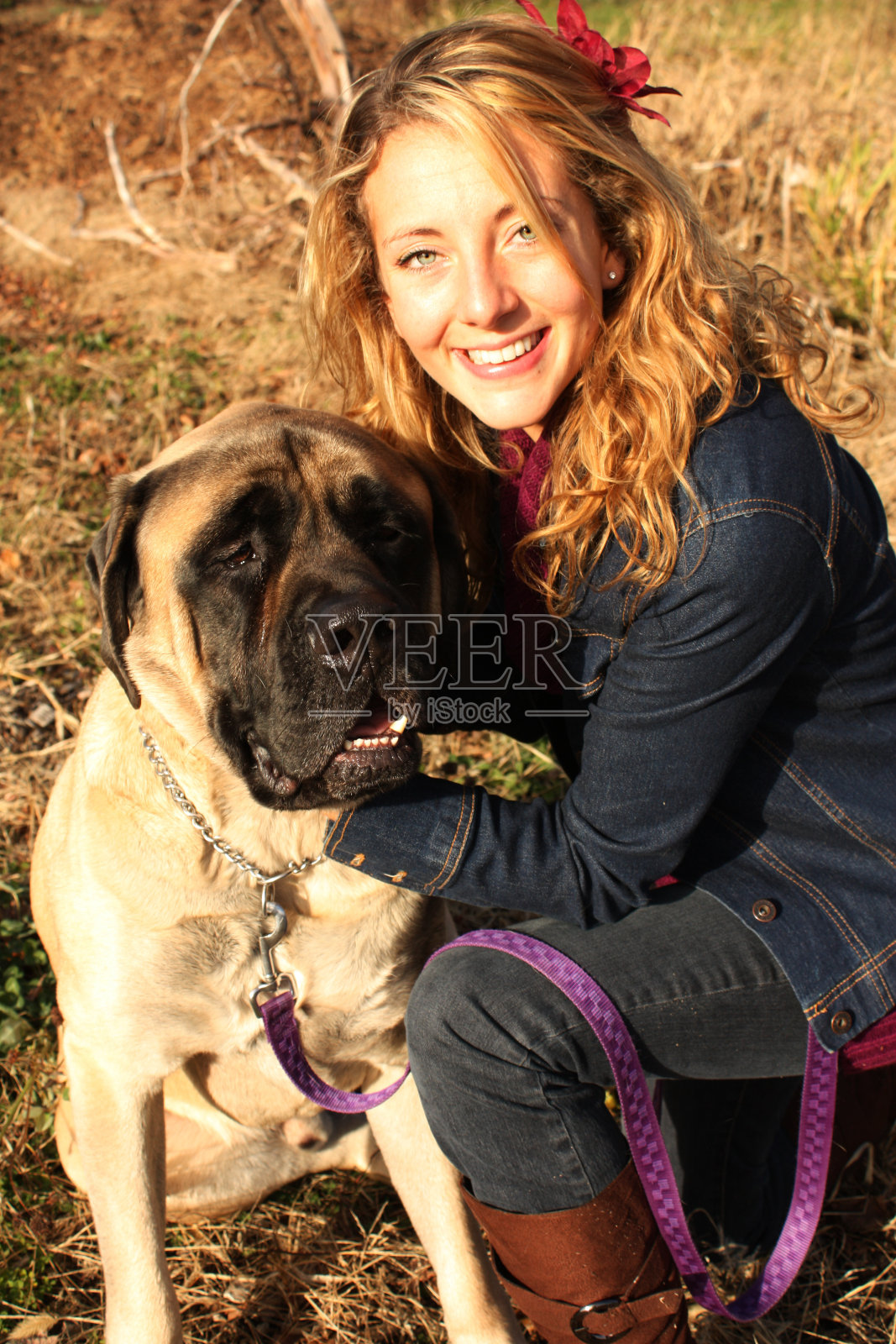女孩和她的狗照片摄影图片