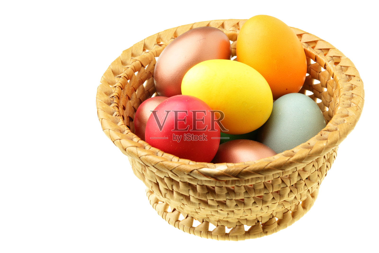 稻草碗里的复活节彩蛋照片摄影图片