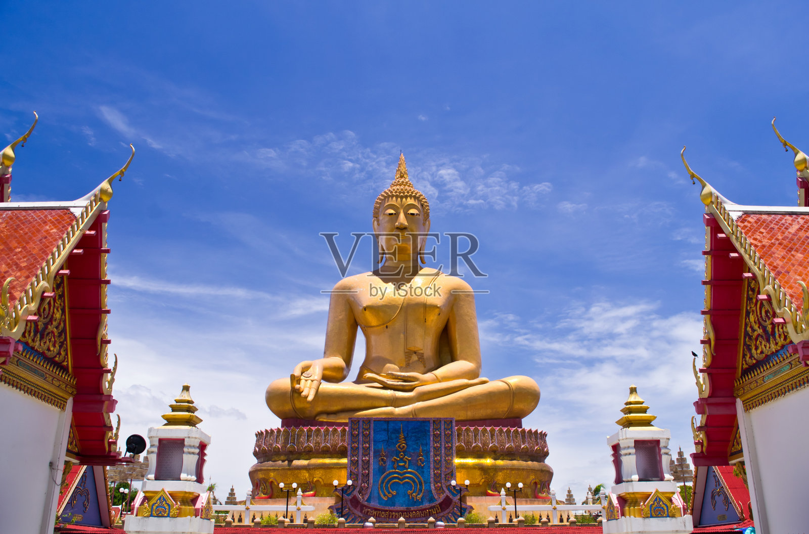 大金佛在Wat Sing Buri省泰国照片摄影图片