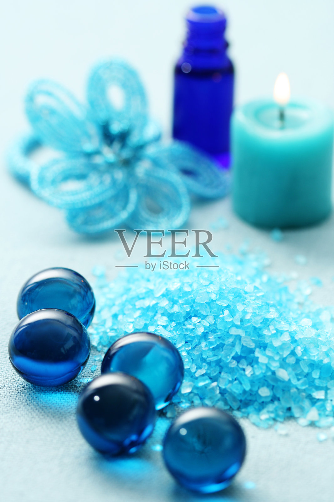 蓝色的浴盐照片摄影图片