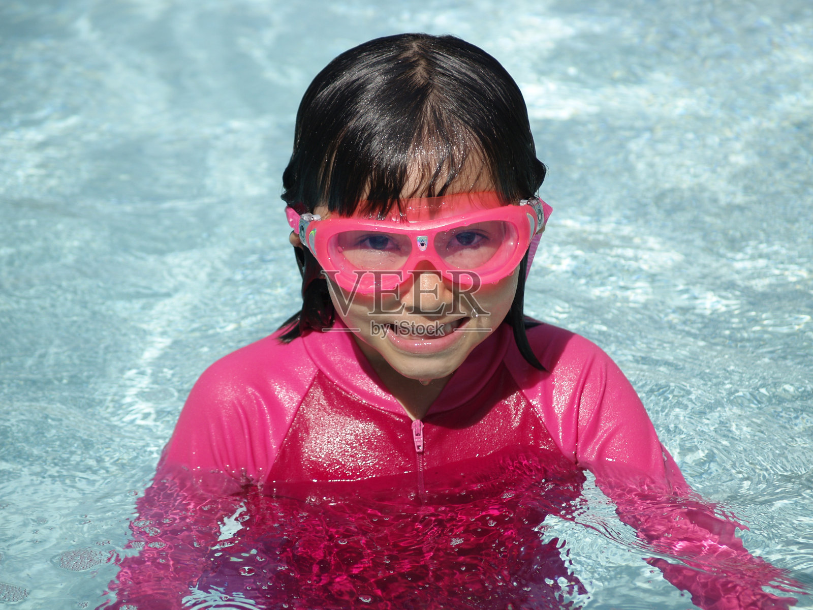 女孩游泳照片摄影图片