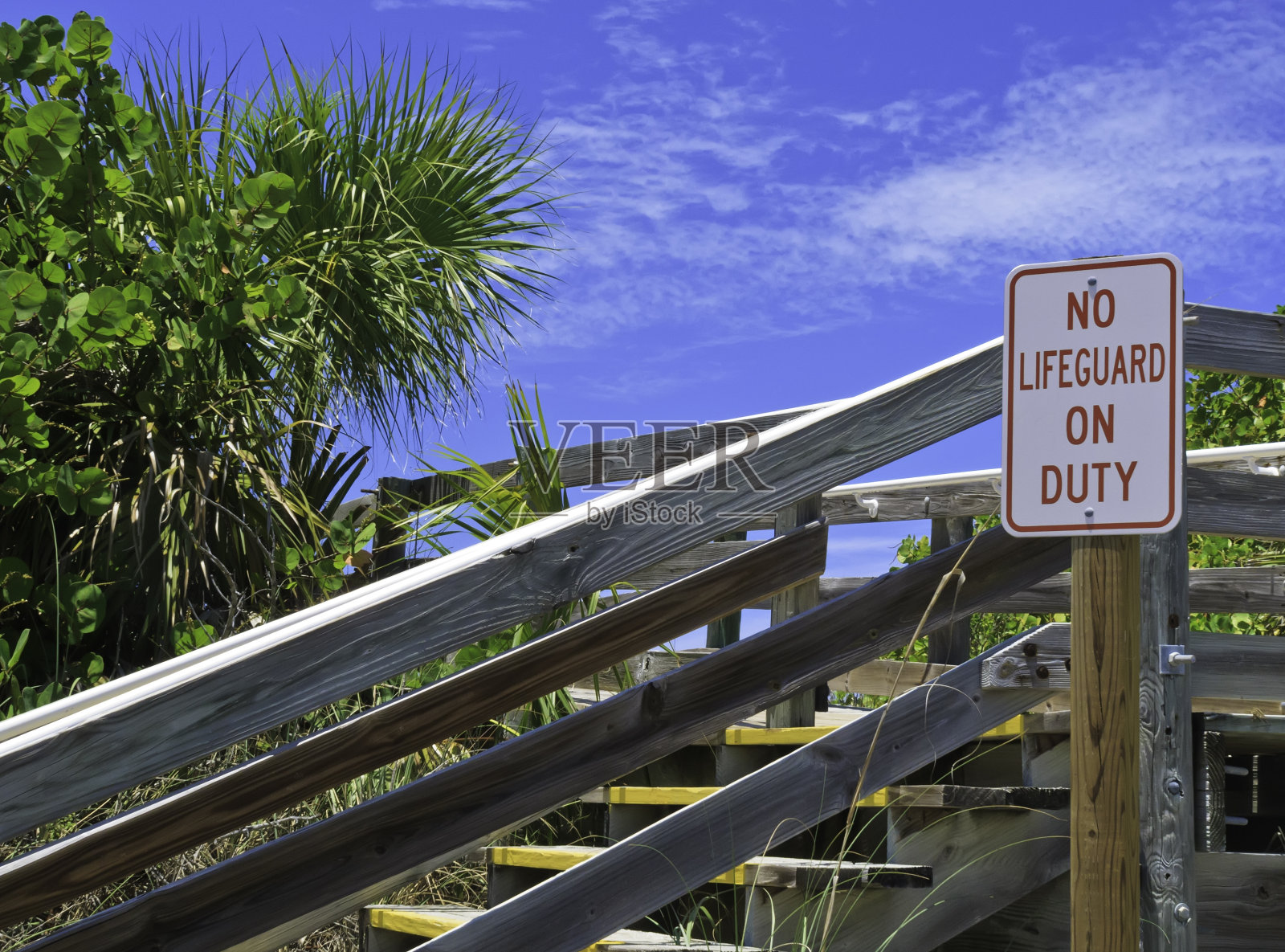 带着警告进入海滩照片摄影图片