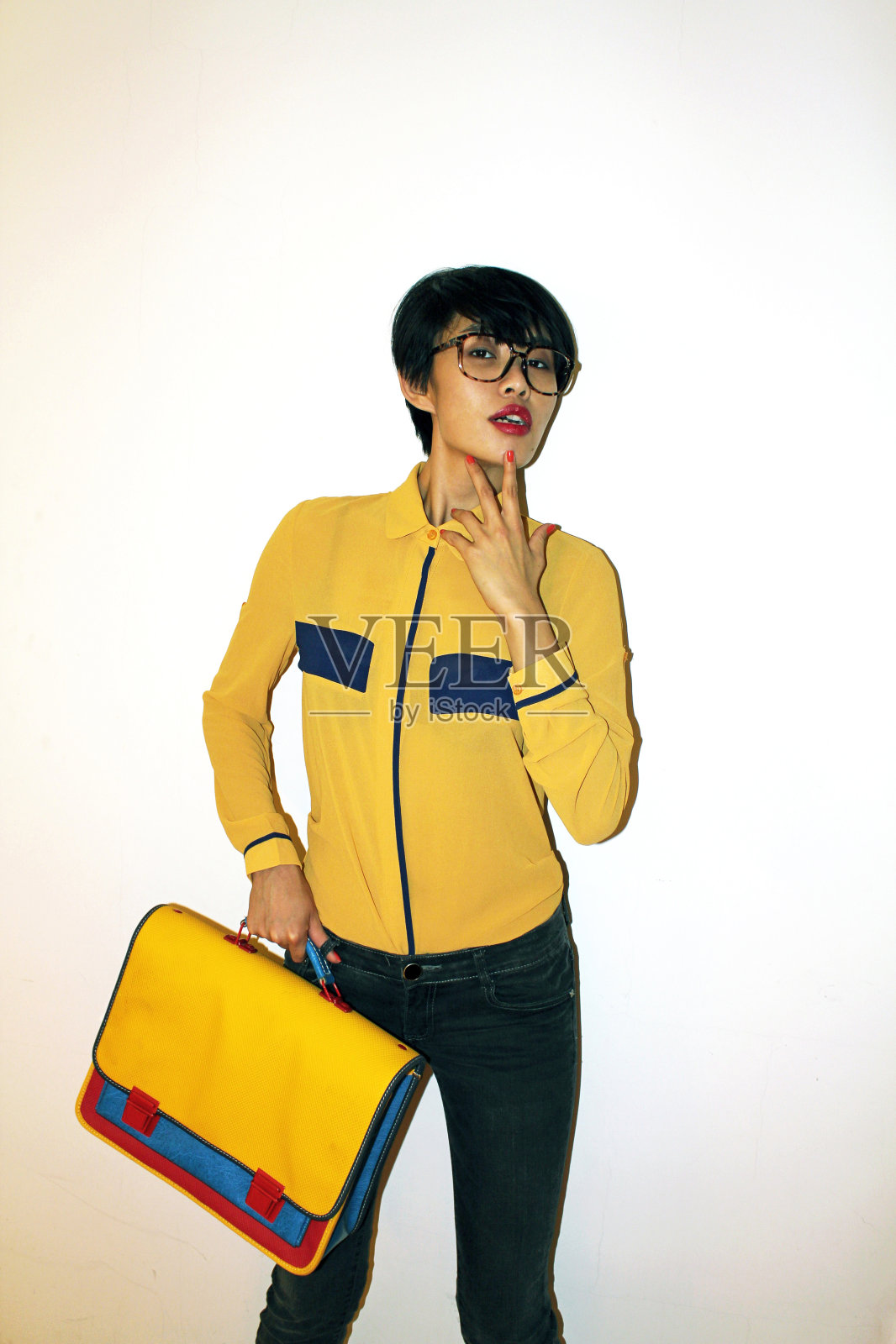 女孩摆姿势照片摄影图片