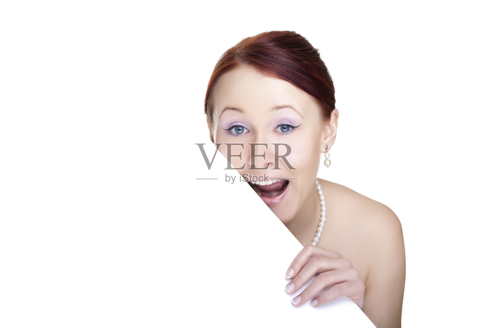 手持旗帜的年轻女子照片摄影图片