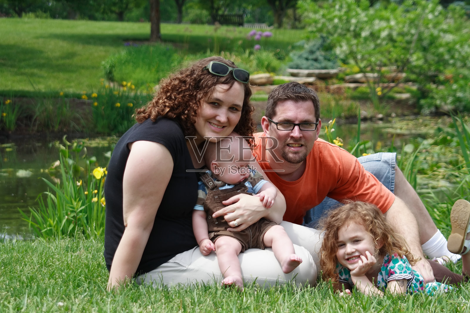 幸福的家庭照片摄影图片