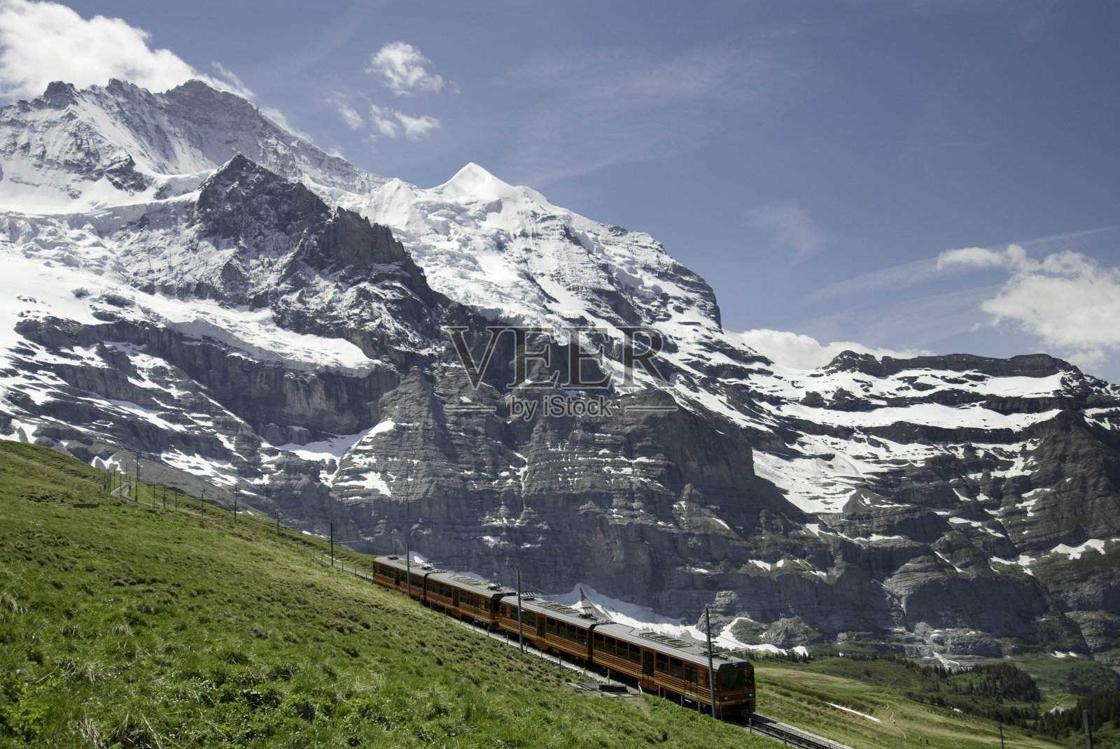 瑞士的齿轮火车照片摄影图片