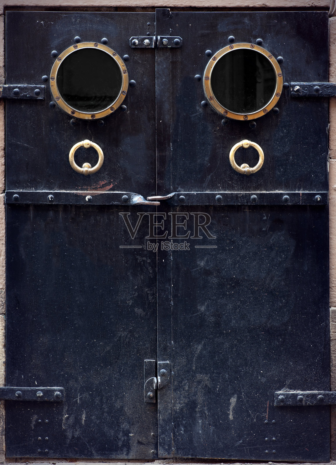 旧黑色金属门照片摄影图片