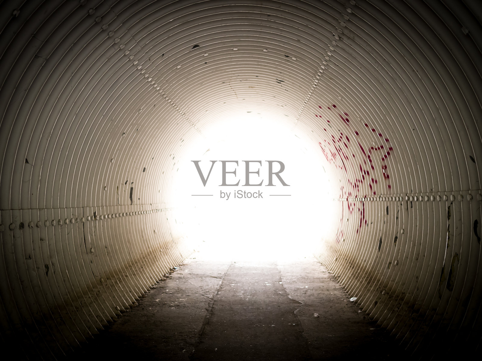 隧道尽头的光照片摄影图片