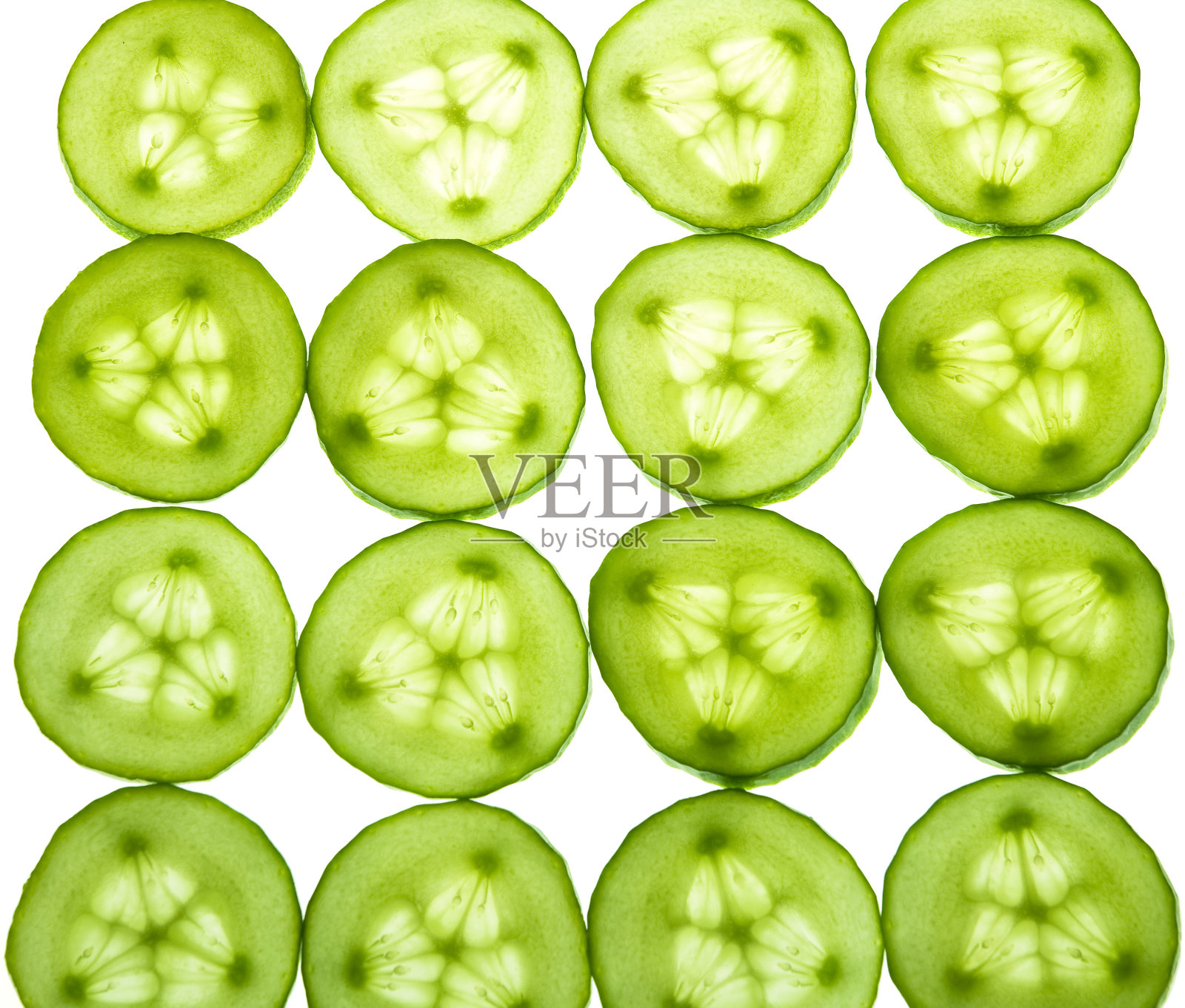 许多小叶成熟的黄瓜照片摄影图片