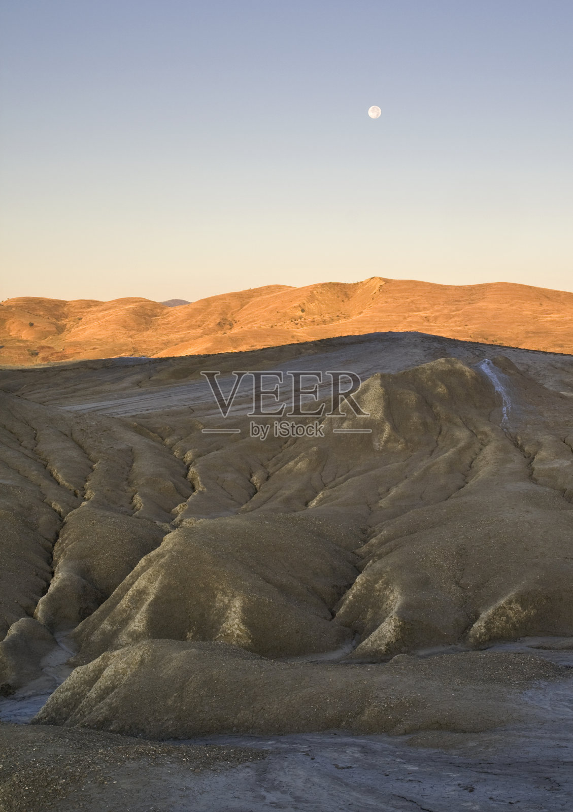 太阳从泥火山保留地升起照片摄影图片