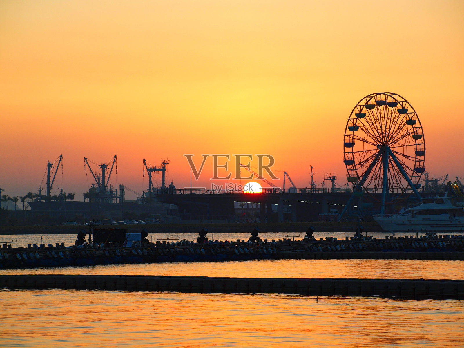 高雄港日落照片摄影图片