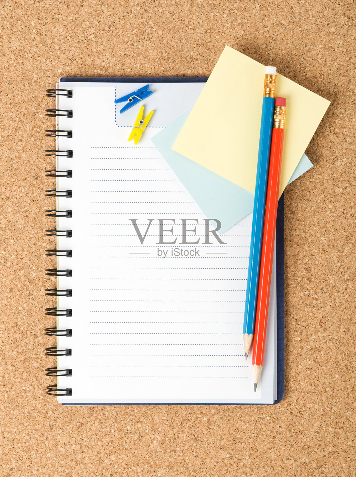 笔记本上的软木背景照片摄影图片