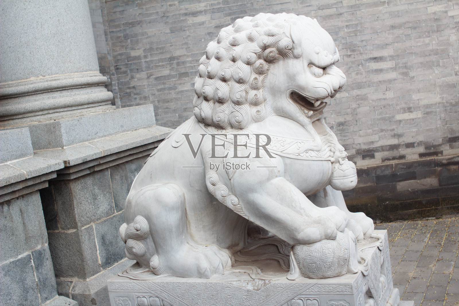 中国古代大理石狮子照片摄影图片