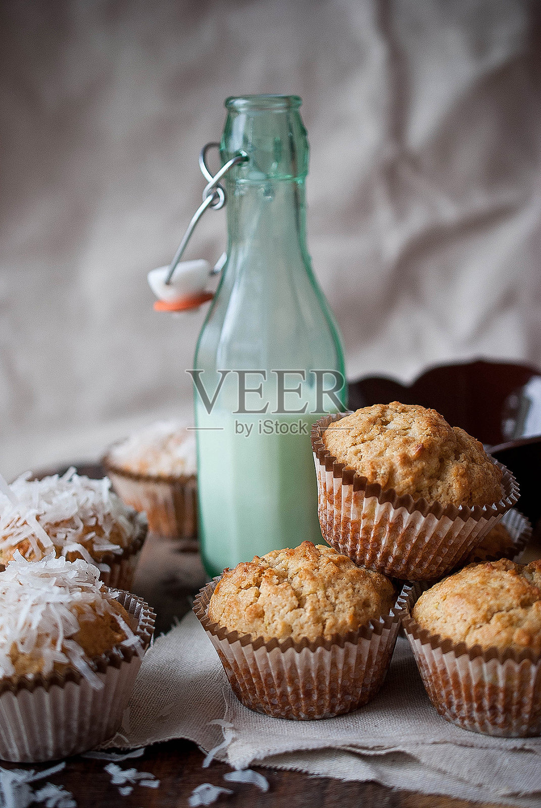 自制西葫芦和椰子松饼照片摄影图片