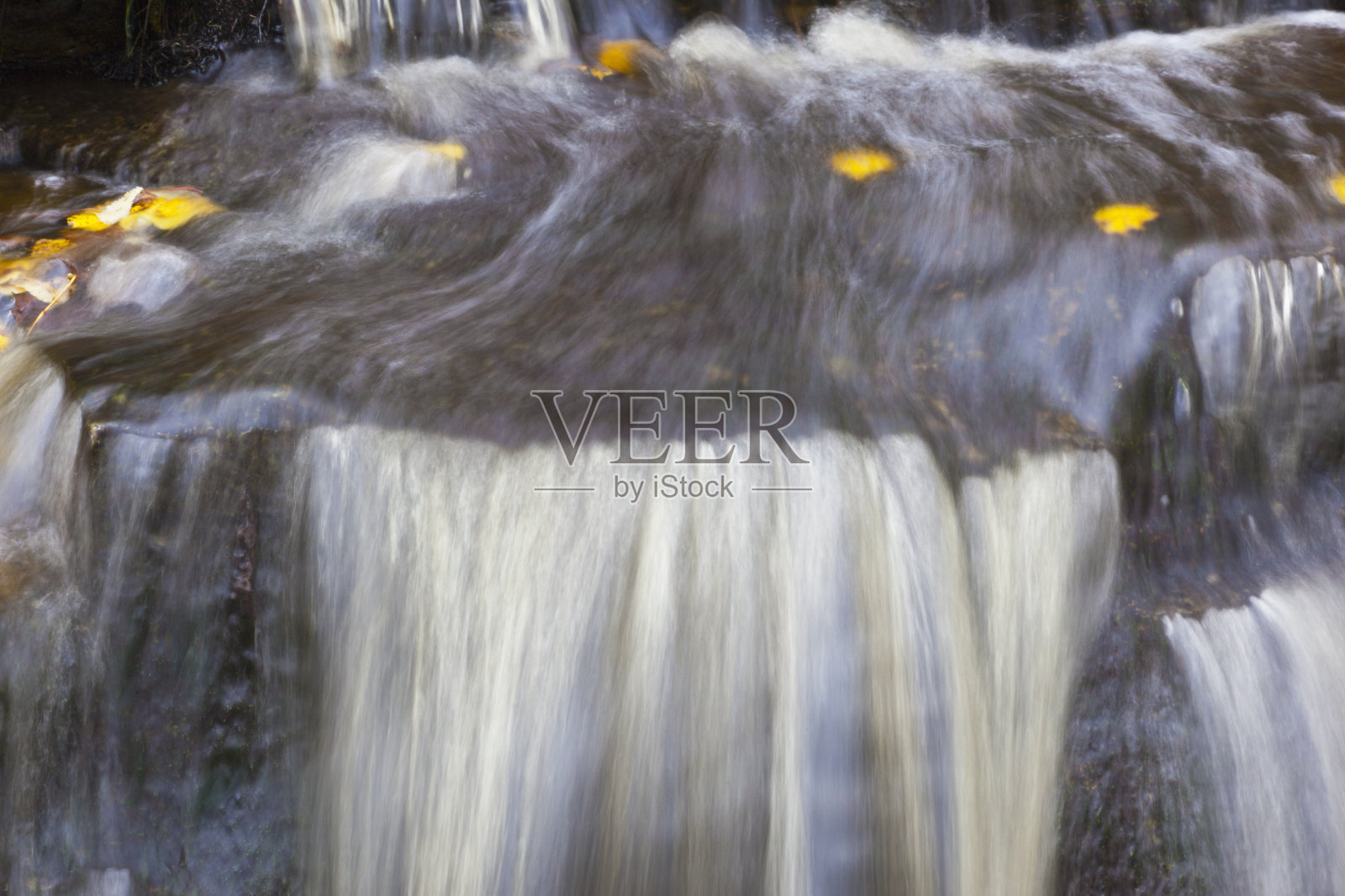 秋叶瀑布照片摄影图片