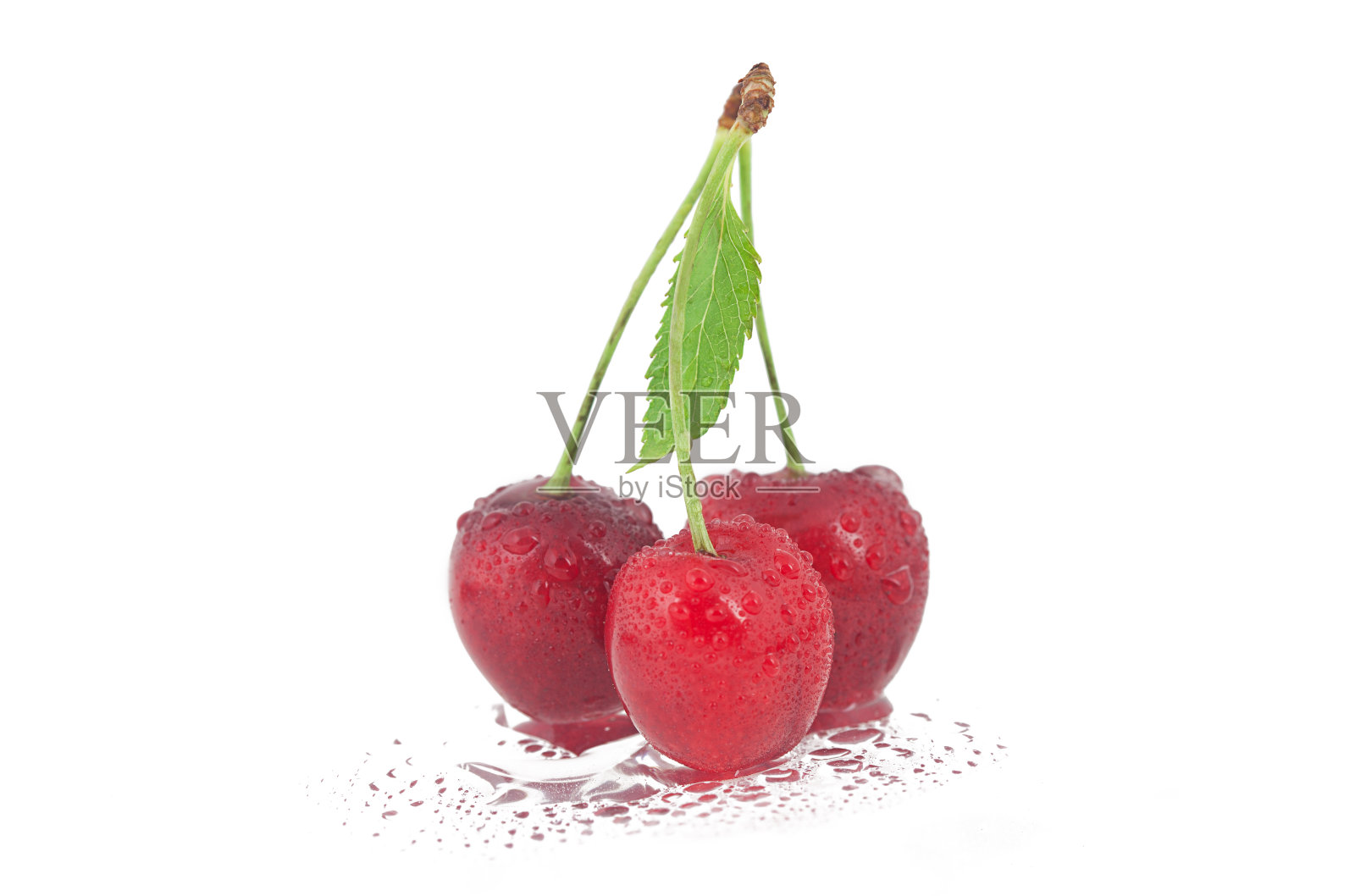 带着露珠的成熟樱桃照片摄影图片