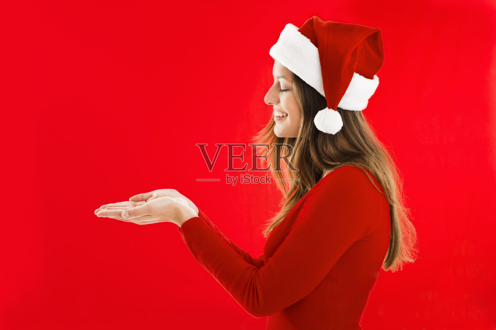 微笑的圣诞女孩展示/展示东西照片摄影图片