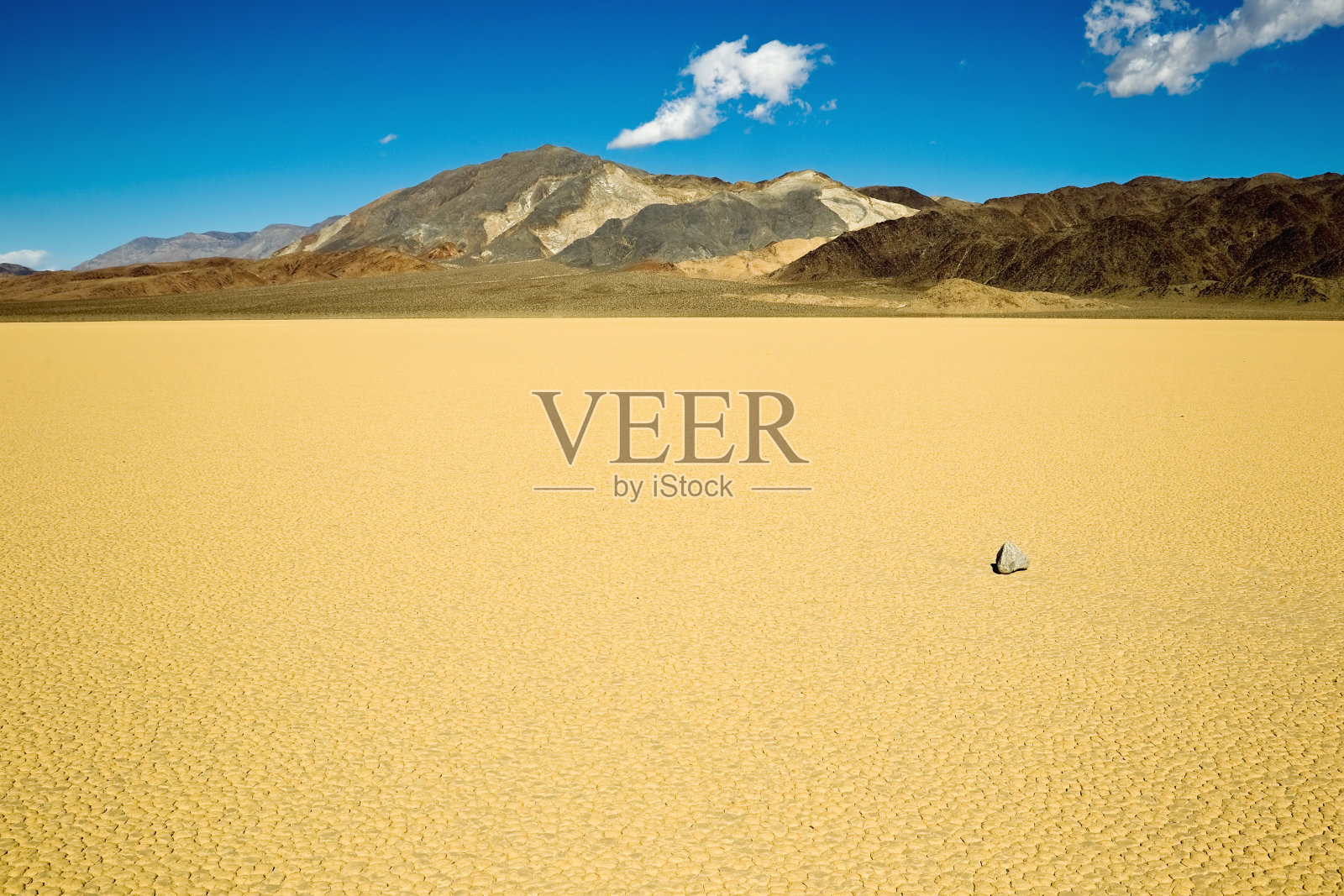 加州死亡谷国家公园的赛马场海滩。照片摄影图片