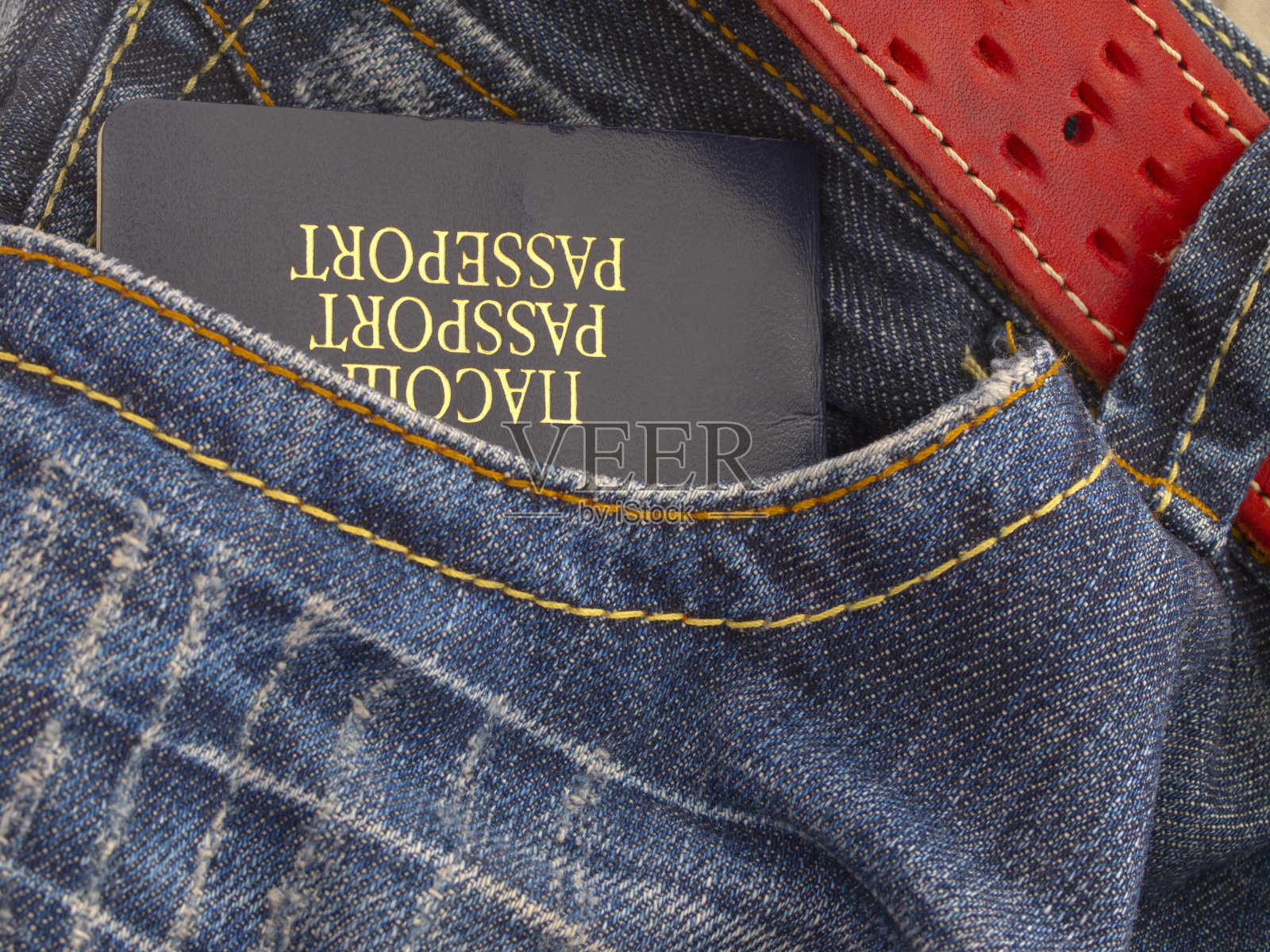 口袋里的护照照片摄影图片