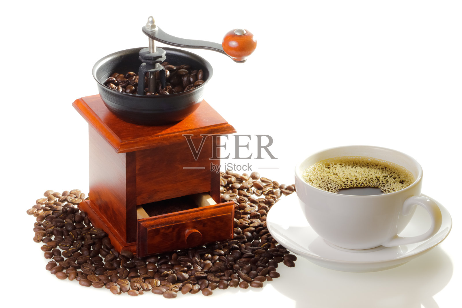 一杯咖啡和磨碎的种子照片摄影图片