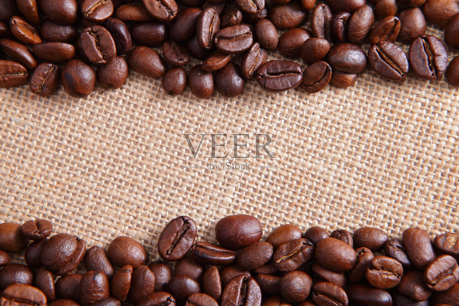 亚麻背景上的咖啡豆照片摄影图片