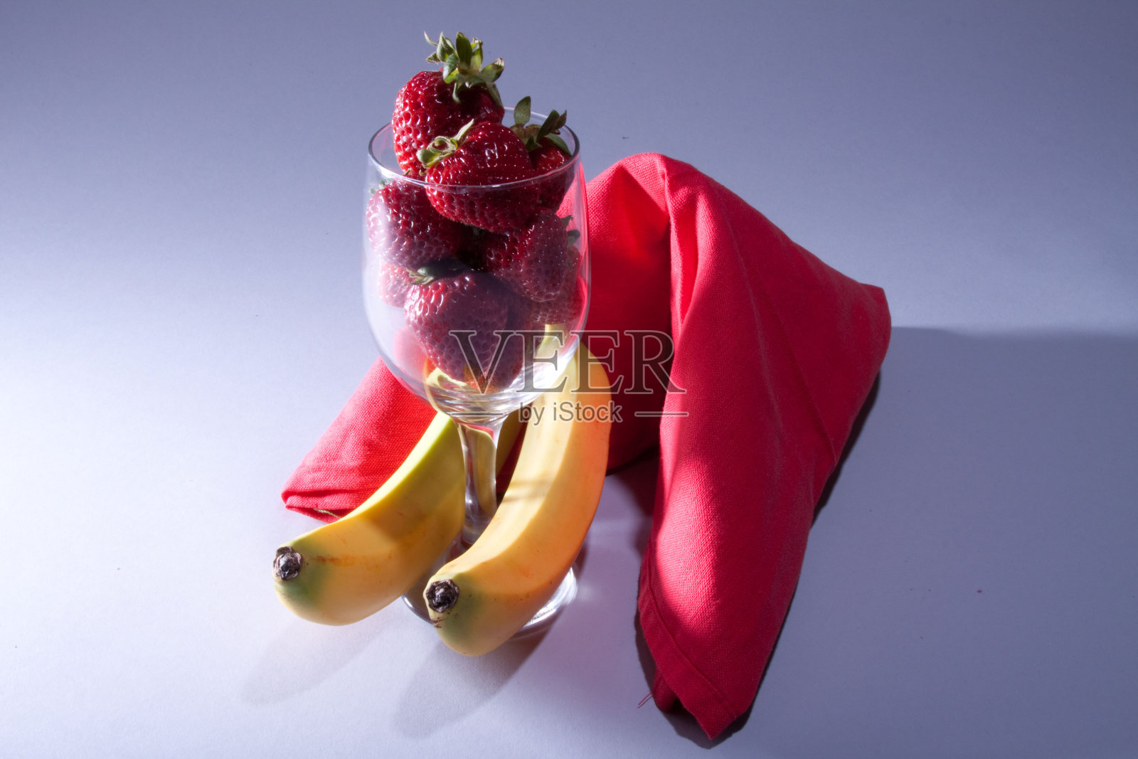 香蕉和草莓照片摄影图片