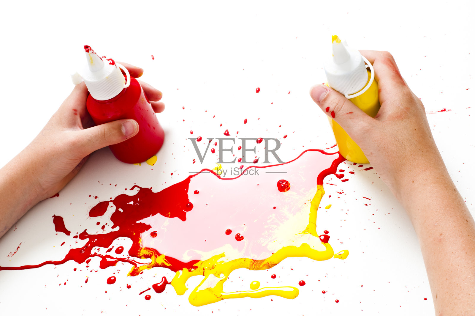 儿童的手和画照片摄影图片