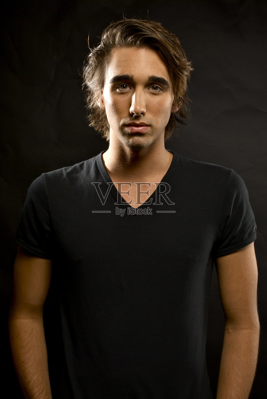 英俊的年轻人照片摄影图片