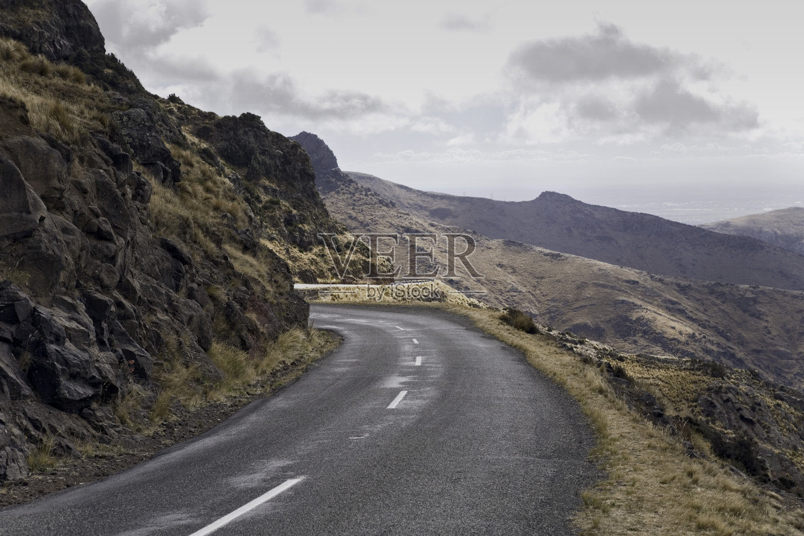 山里寂寞的路照片摄影图片