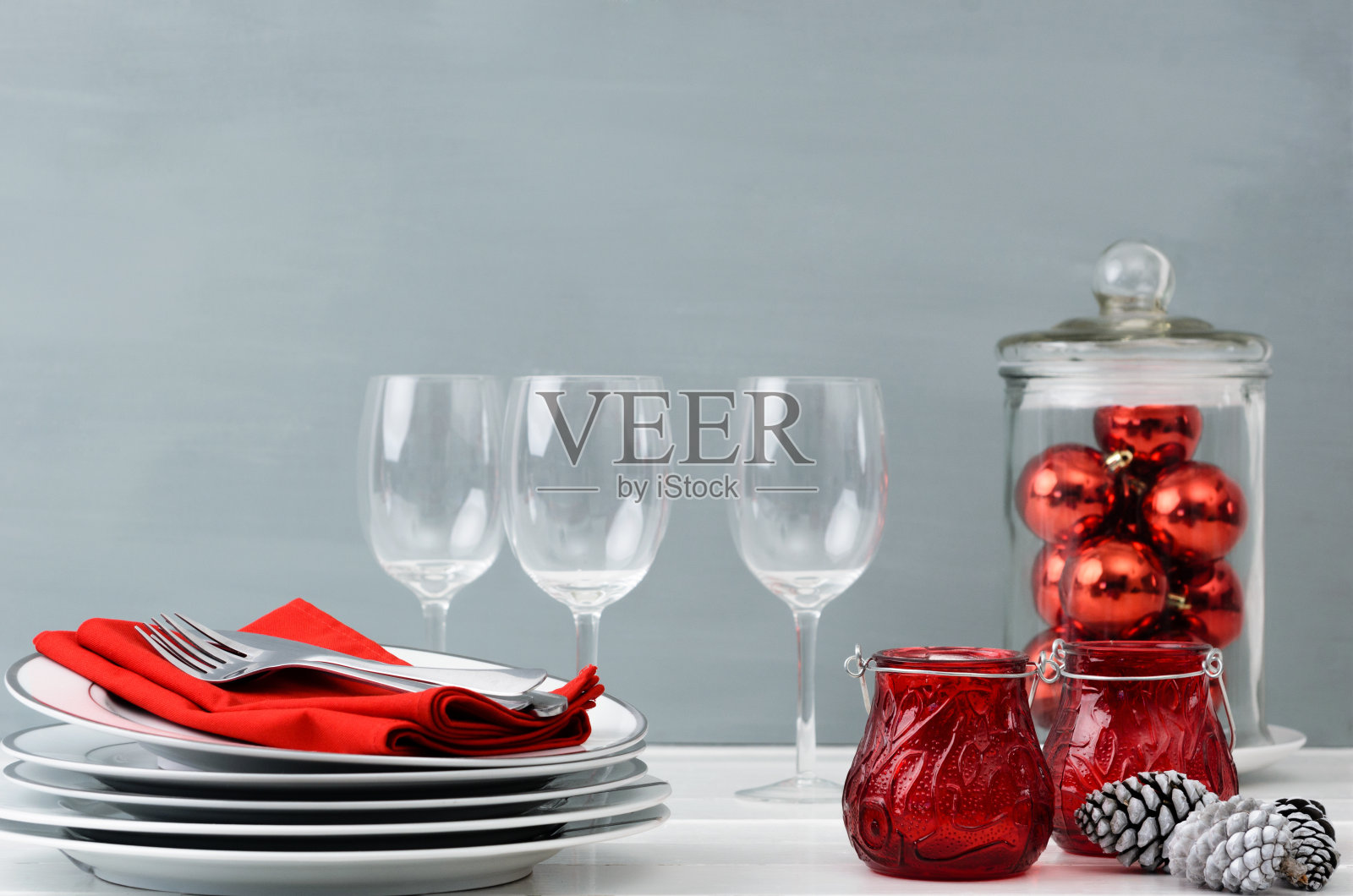 红色圣诞餐桌装饰照片摄影图片