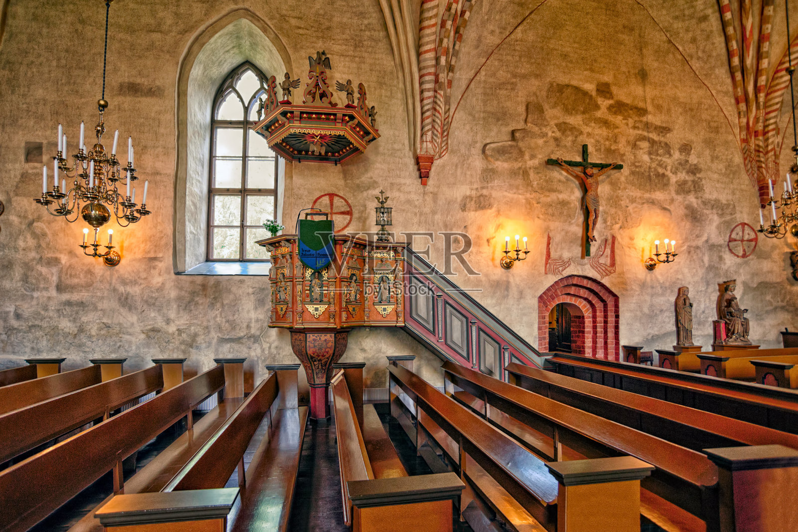 Hollola室内中世纪的石头教堂照片摄影图片