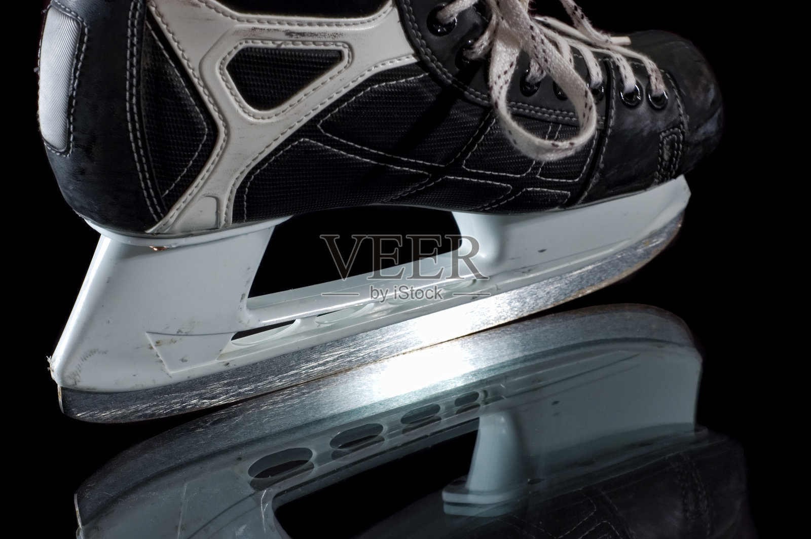 溜冰鞋反射照片摄影图片