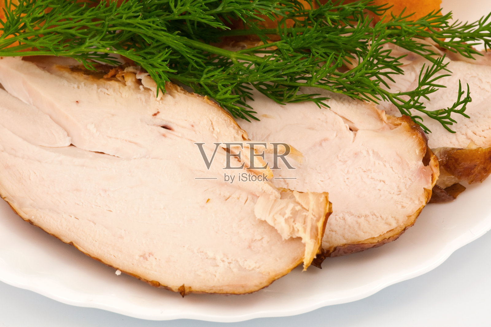 烤花椰菜配鸡肉和莳萝照片摄影图片