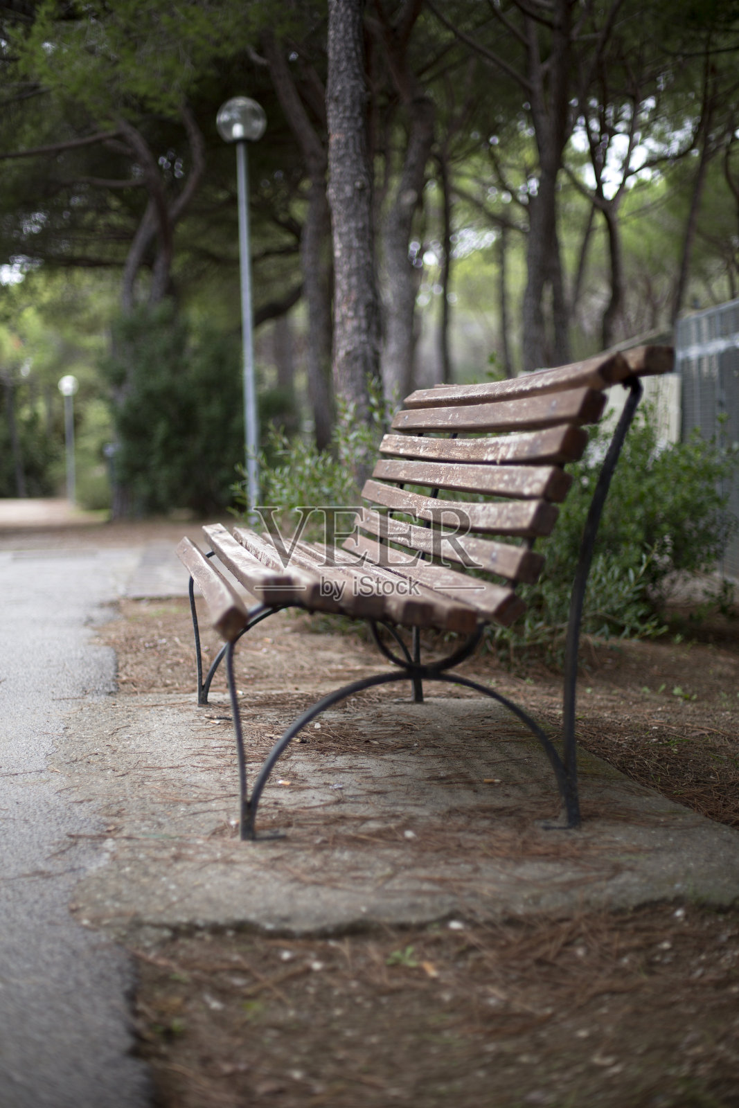 板凳上照片摄影图片