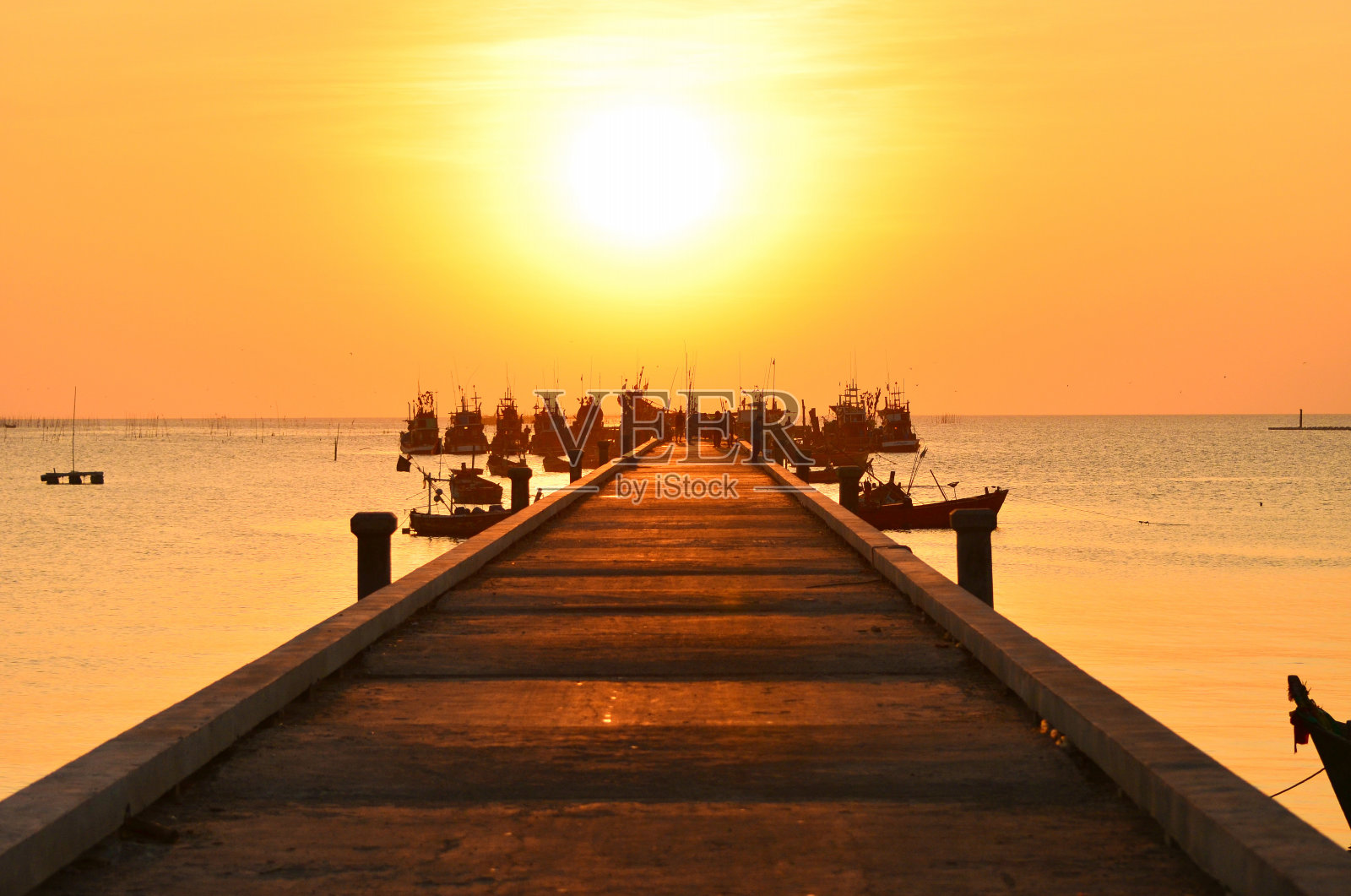 日落的港口照片摄影图片